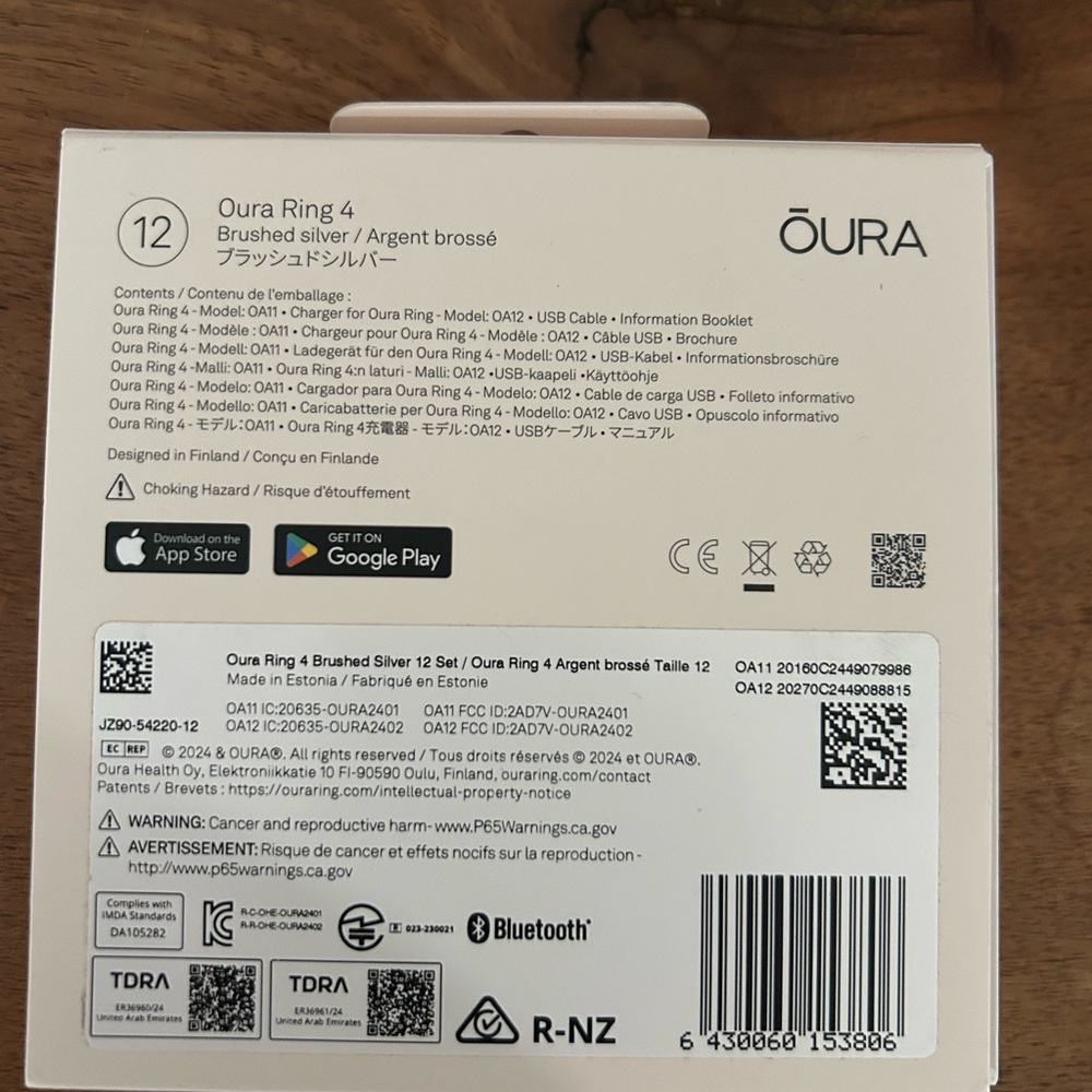 New in box Oura Ring 4 in Brushed Silver Size 12 - Picture 2 of 4